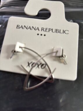 Banana Republic Silver Overlap Wire Drop Earrings